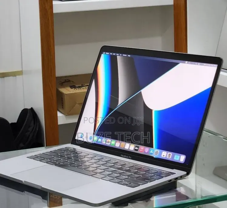 New Laptop Apple MacBook Pro 2019 16GB Intel Core i7 SSD 512GB