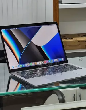 New Laptop Apple MacBook Pro 2019 16GB Intel Core i7 SSD 512GB