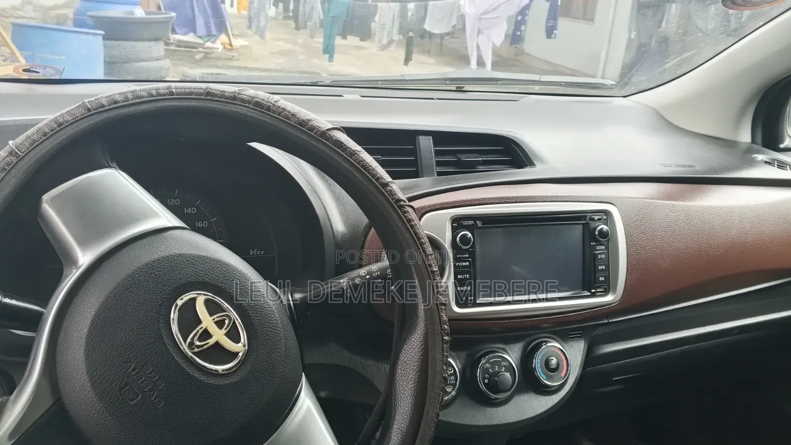 Toyota Yaris 2011 Brown