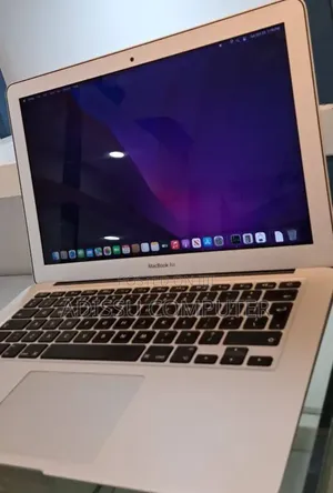 New Laptop Apple MacBook Pro 2017 8GB Intel Core i5 SSD 128GB