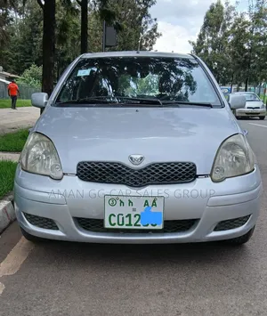 Toyota Vitz 2002 Silver