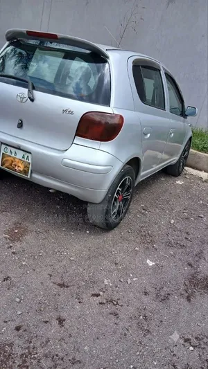 Toyota Vitz 2002 Silver