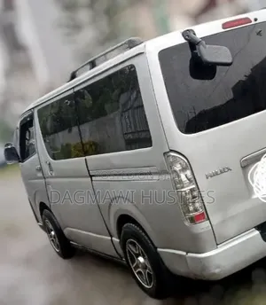Toyota HiAce 2011 Silver