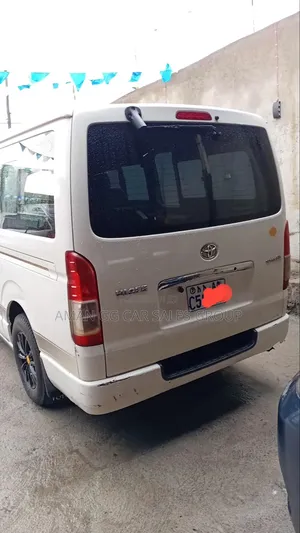 Toyota HiAce 2007 White