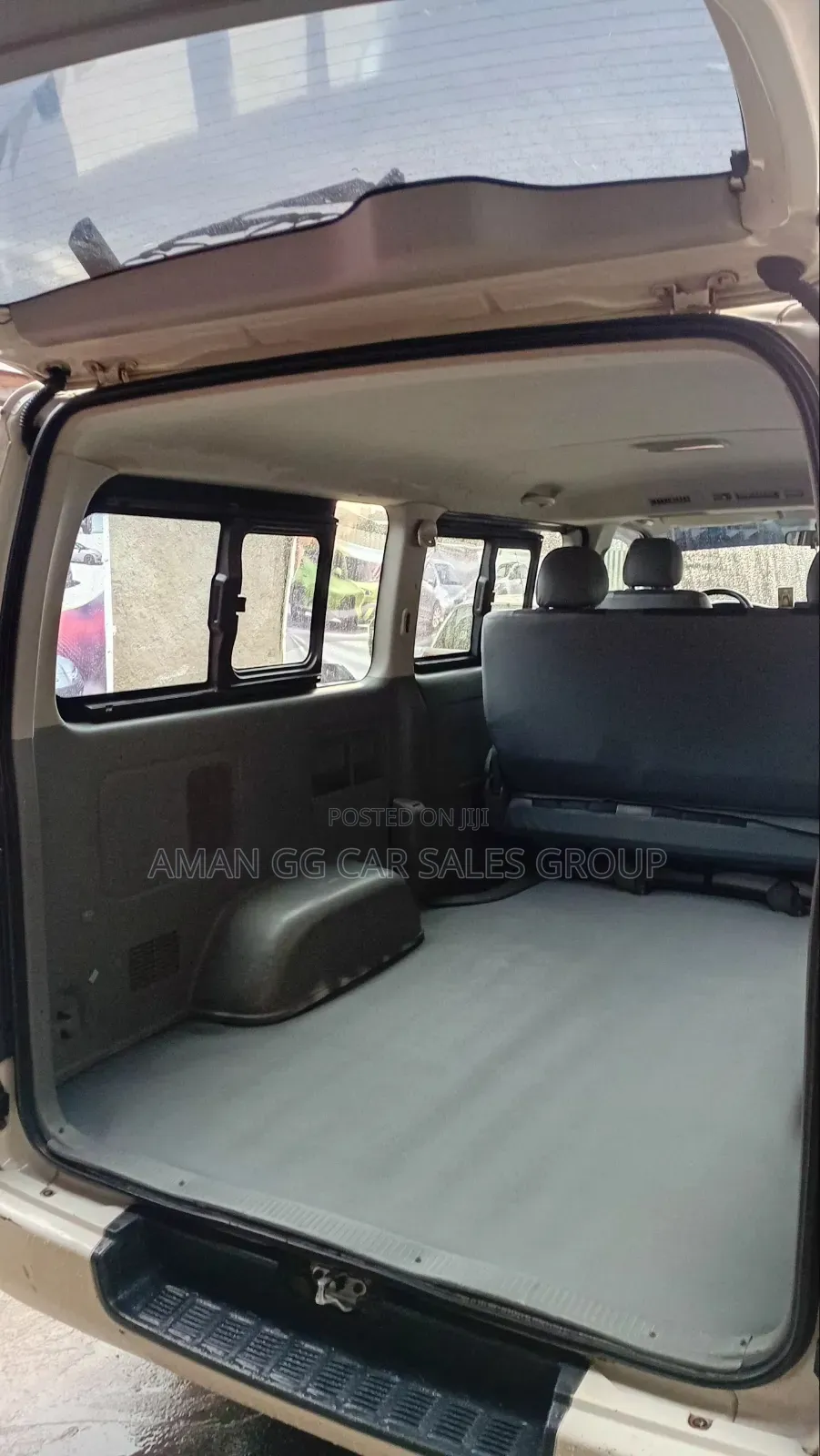 Toyota HiAce 2007 White