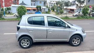 Toyota Vitz 2001 Silver