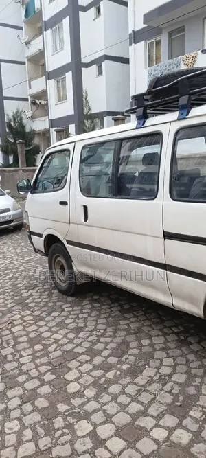 Toyota Hilux 1990 White
