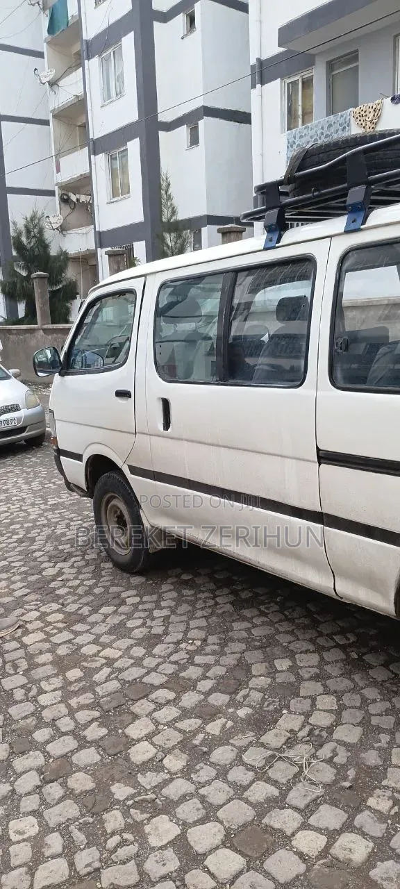 Toyota Hilux 1990 White
