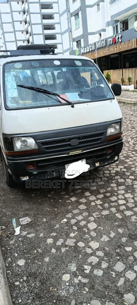 Toyota Hilux 1990 White