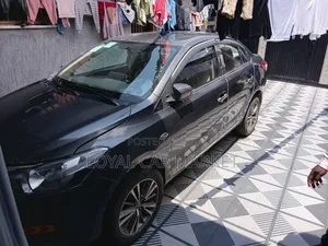 Toyota Yaris 2016 Gray
