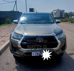 Toyota Hilux 2021 Gold