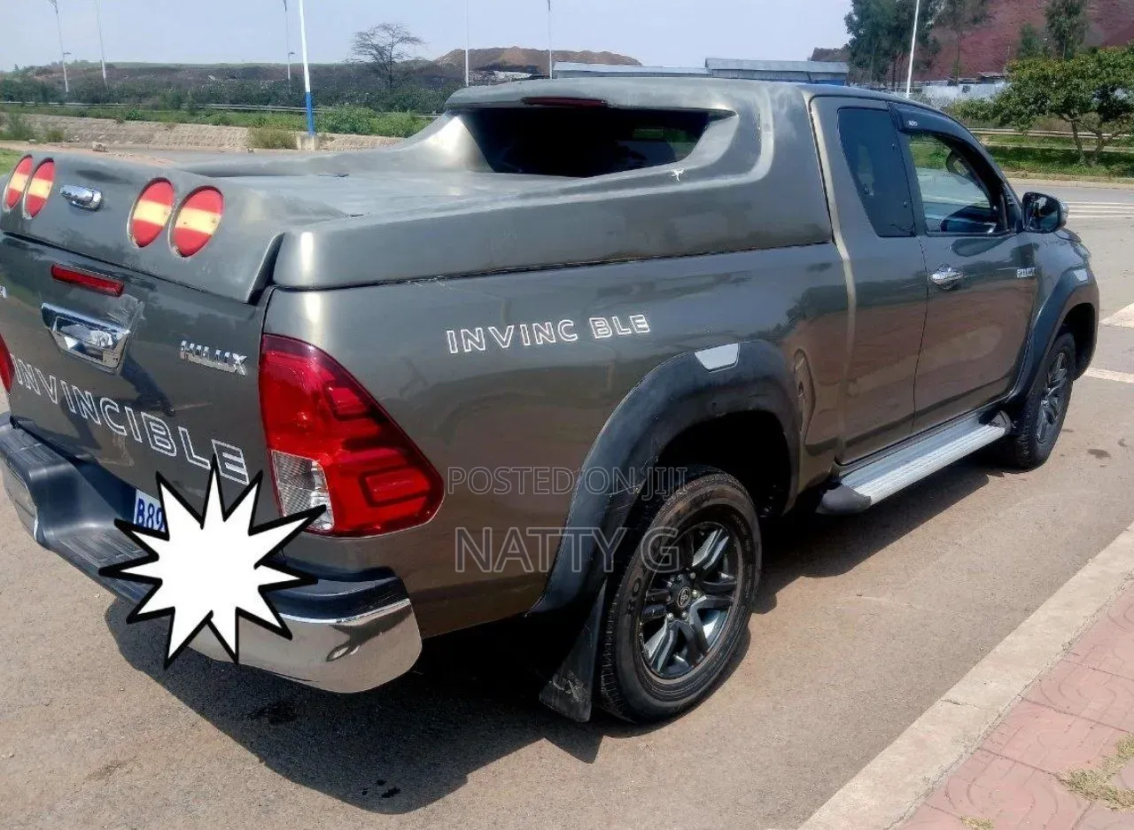 Toyota Hilux 2021 Gold