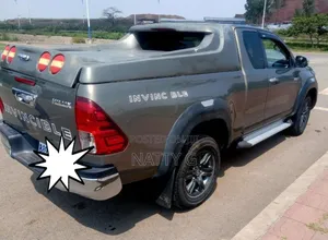 Toyota Hilux 2021 Gold