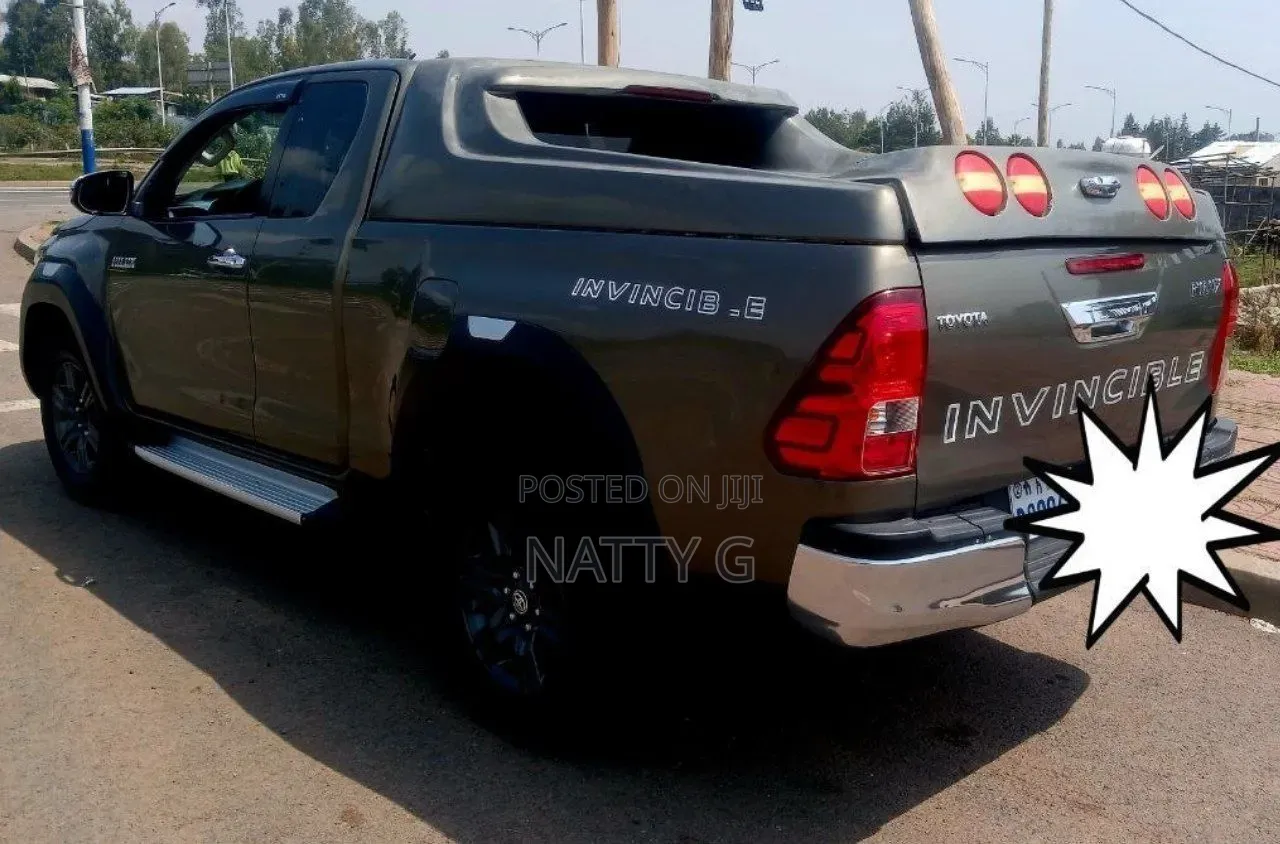Toyota Hilux 2021 Gold