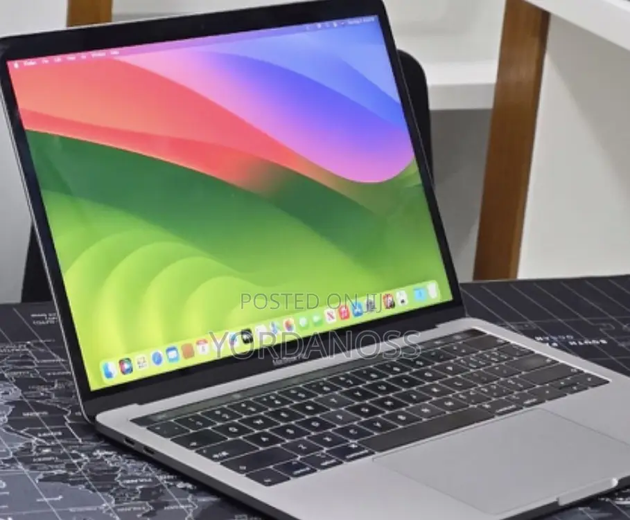 New Laptop Apple MacBook Pro 2019 16GB Intel Core i7 SSD 256GB