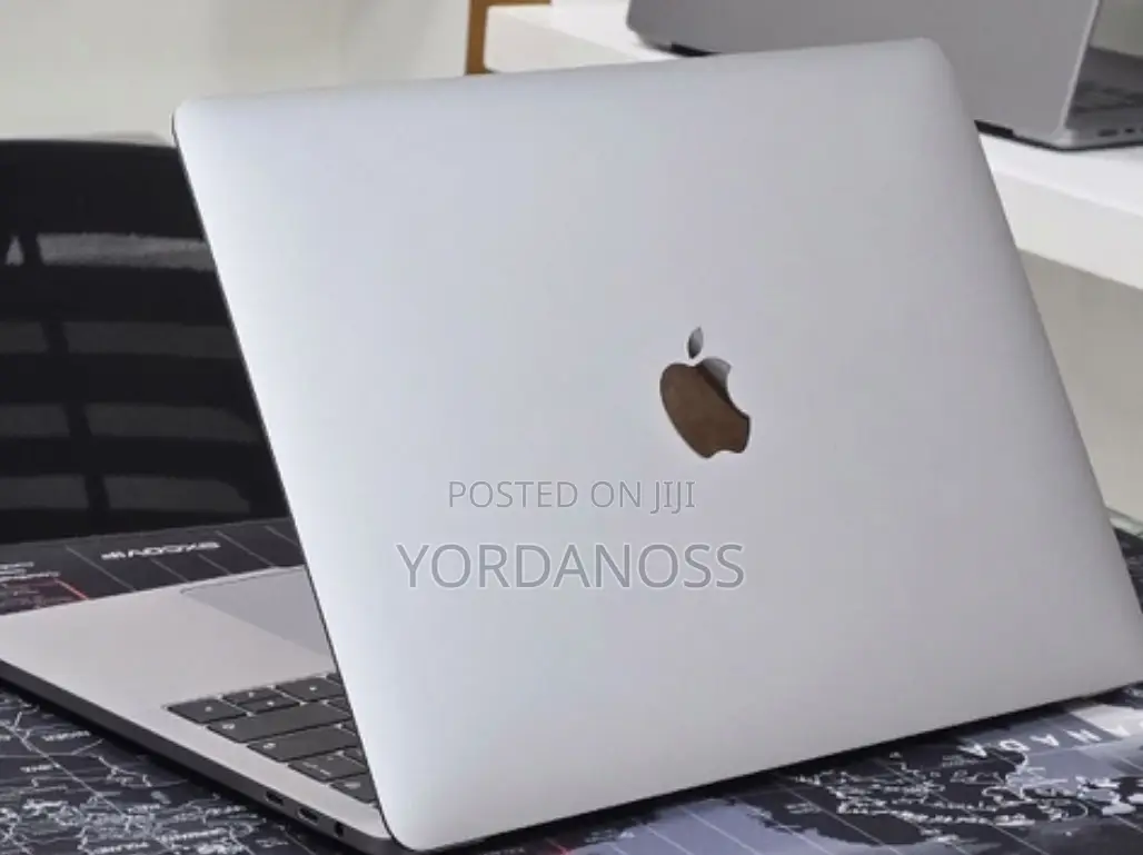 New Laptop Apple MacBook Pro 2019 16GB Intel Core i7 SSD 256GB