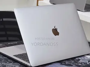 New Laptop Apple MacBook Pro 2019 16GB Intel Core i7 SSD 256GB