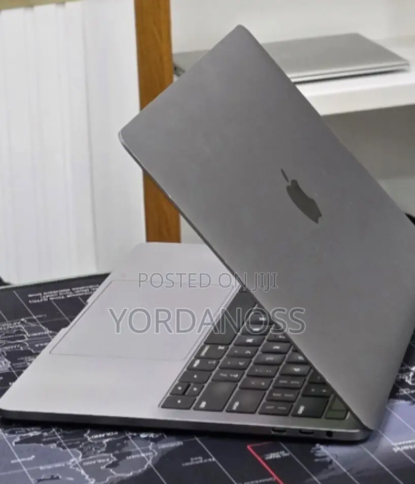 New Laptop Apple MacBook Pro 2019 16GB Intel Core i7 SSD 256GB