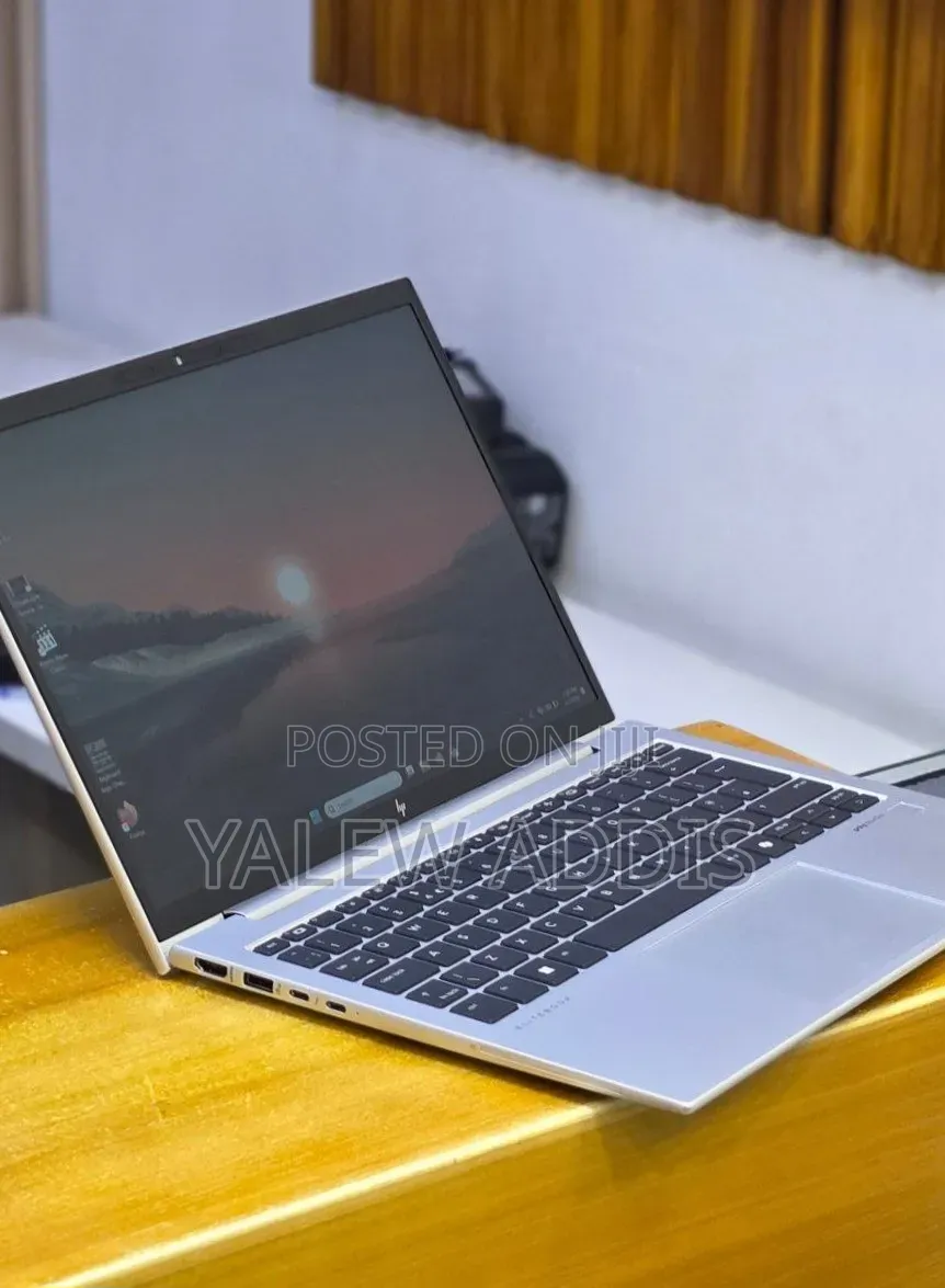 New Laptop HP Elitebook 830 G11 16GB Intel Core Ultra 7 SSD 512GB