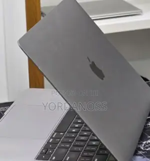 New Laptop Apple MacBook Pro 2019 16GB Intel Core i7 SSD 512GB