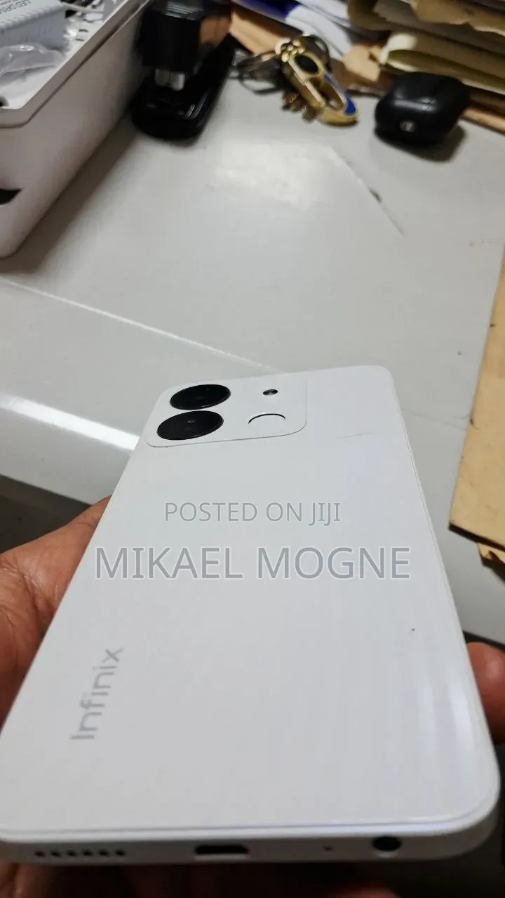 Infinix Smart 7 HD 64 GB White