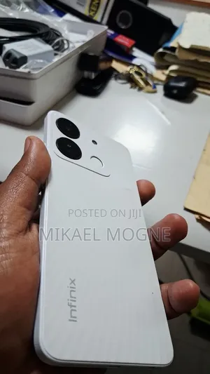 Infinix Smart 7 HD 64 GB White
