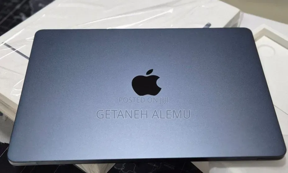 New Laptop Apple MacBook 8GB AMD A8 SSD 256GB