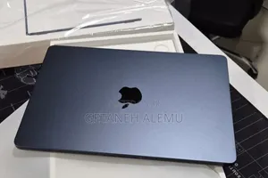 New Laptop Apple MacBook 8GB AMD A8 SSD 256GB