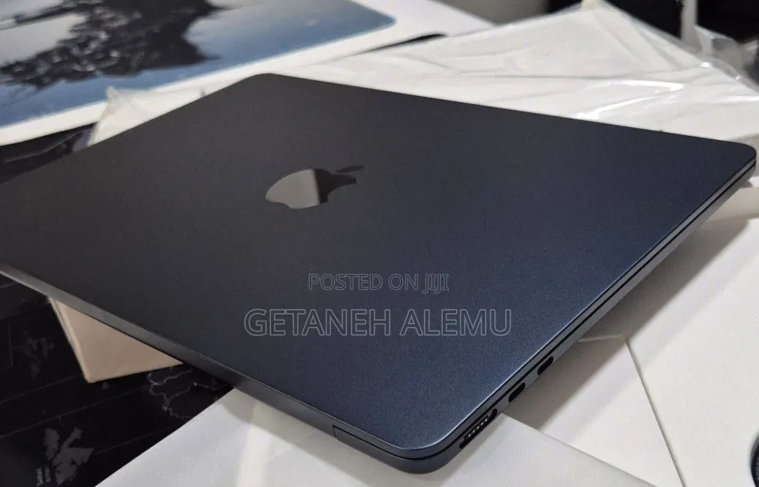 New Laptop Apple MacBook 8GB AMD A8 SSD 256GB