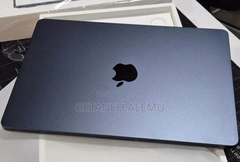New Laptop Apple MacBook 8GB AMD A8 SSD 256GB