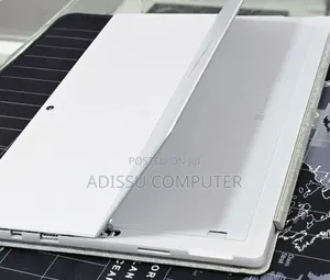 New Laptop Microsoft Surface 8GB Intel Core i5 SSD 256GB