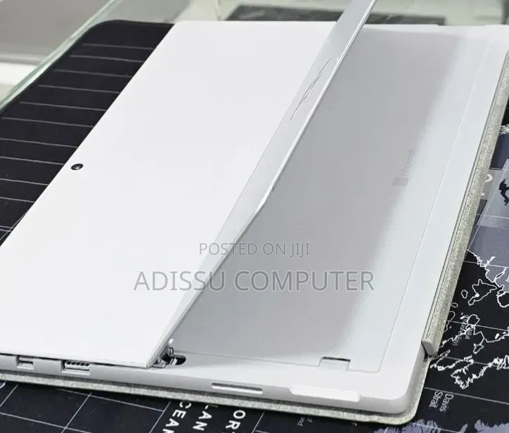 New Laptop Microsoft Surface 8GB Intel Core i5 SSD 256GB