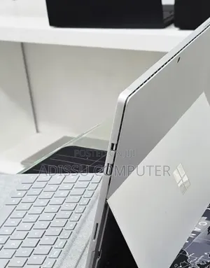 New Laptop Microsoft Surface 8GB Intel Core i5 SSD 256GB