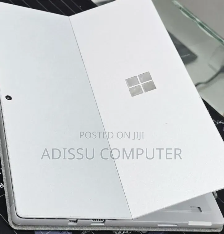 New Laptop Microsoft Surface 8GB Intel Core i5 SSD 256GB