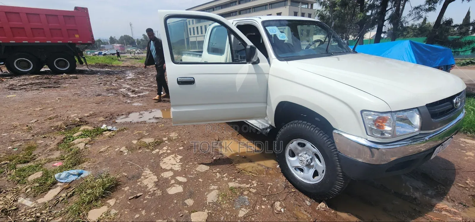 Toyota Hilux 2000 White