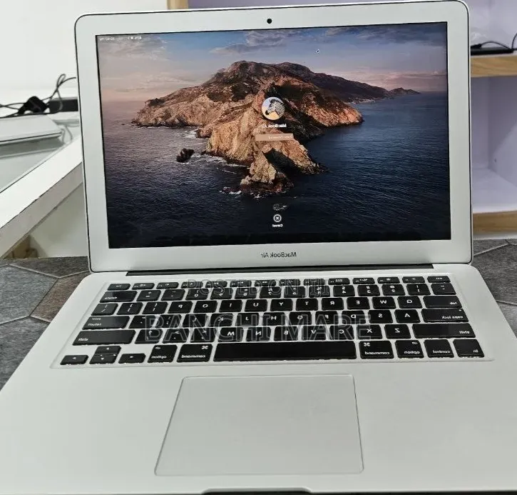 New Laptop Apple MacBook Air 2017 8GB Intel Core i5 SSD 256GB