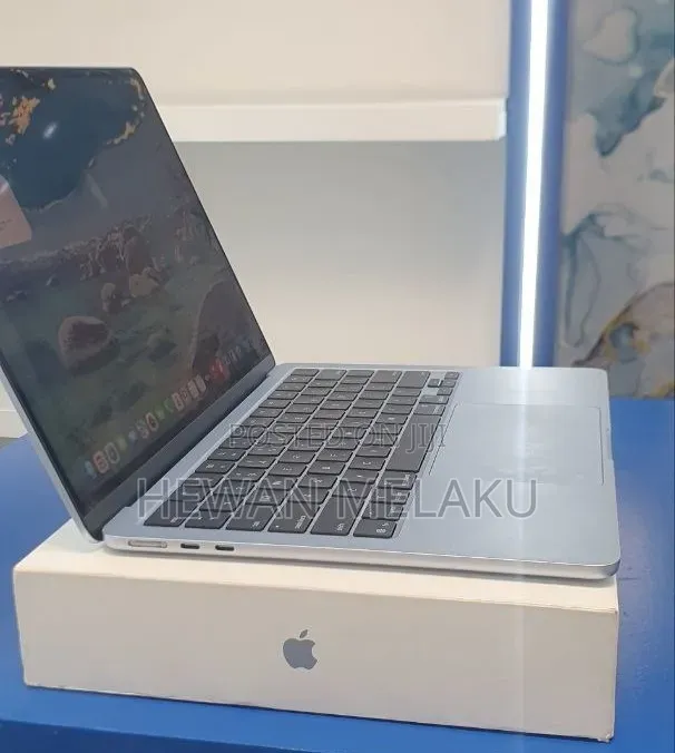 New Laptop Apple MacBook Air 2025 M4 16GB Apple M4 SSD 512GB