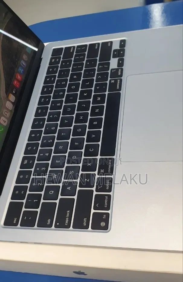 New Laptop Apple MacBook Air 2025 M4 16GB Apple M4 SSD 512GB