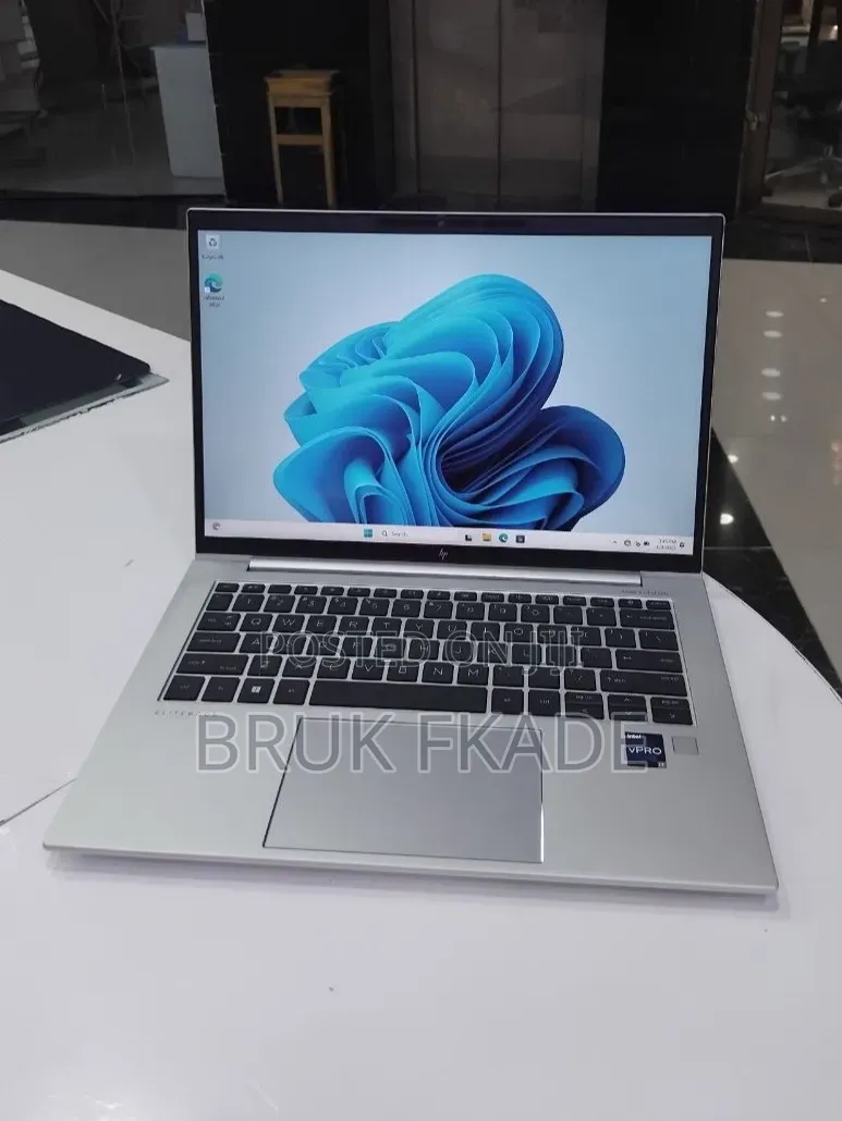 New Laptop HP EliteBook 840 G10 16GB Intel Core i7 SSD 512GB
