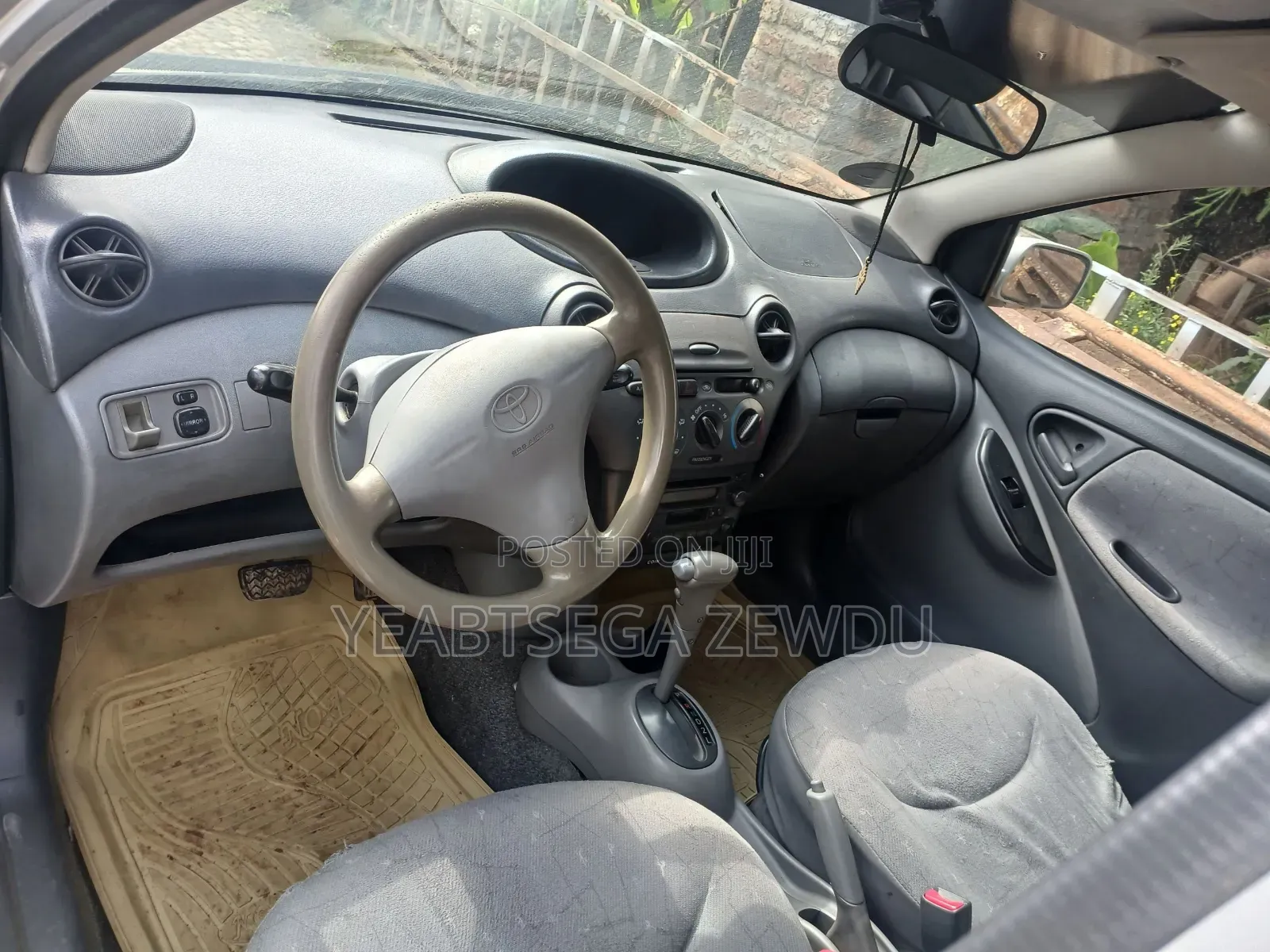 Toyota Vitz 2001 Silver