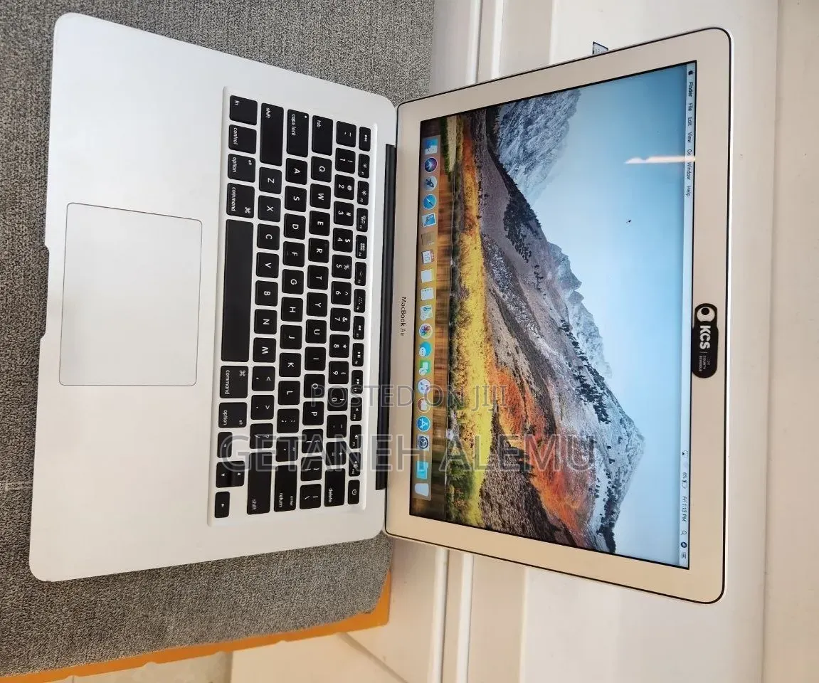 New Laptop Apple MacBook 2017 8GB Intel Core i5 SSD 256GB