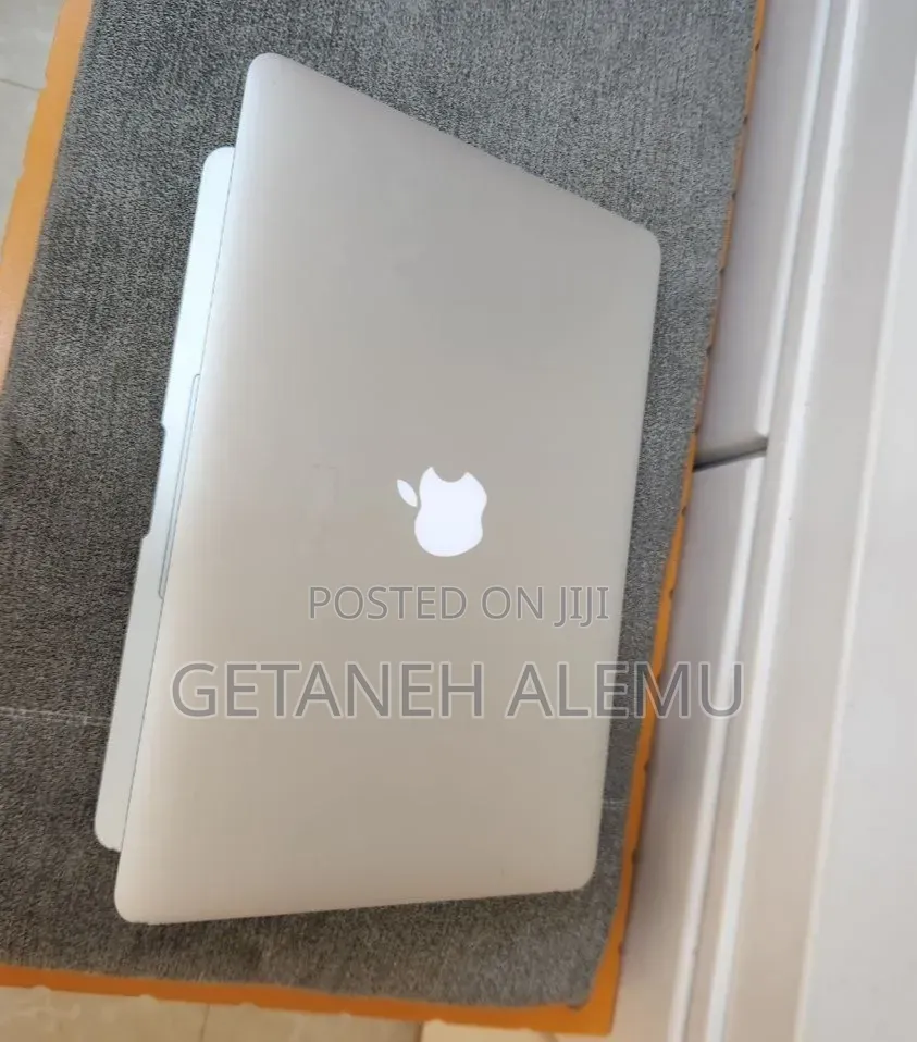 New Laptop Apple MacBook 2017 8GB Intel Core i5 SSD 256GB