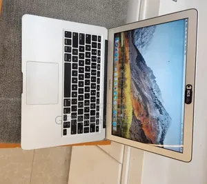 New Laptop Apple MacBook 2017 8GB Intel Core i5 SSD 256GB