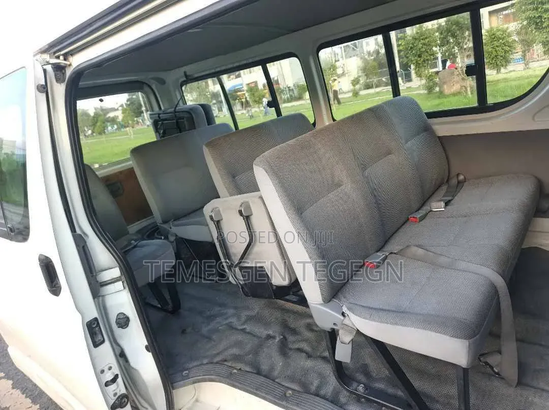 Toyota HiAce 2010 White