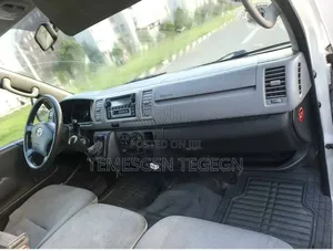 Toyota HiAce 2010 White