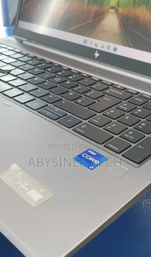 New Laptop HP ZBook Firefly 14 G10 16GB Intel Core i7 SSD 512GB