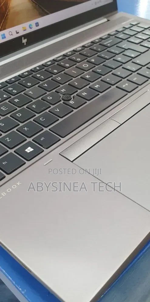 New Laptop HP ZBook Firefly 14 G10 16GB Intel Core i7 SSD 512GB