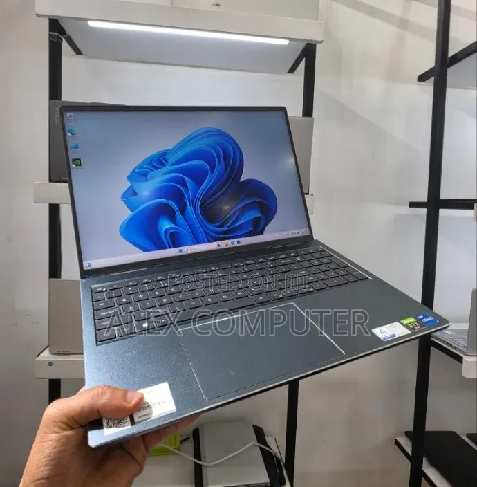 New Laptop Dell 16GB Intel Core i7 SSD 512GB