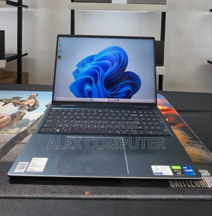 New Laptop Dell 16GB Intel Core i7 SSD 512GB