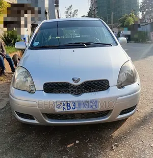 Toyota Vitz 2004 Silver
